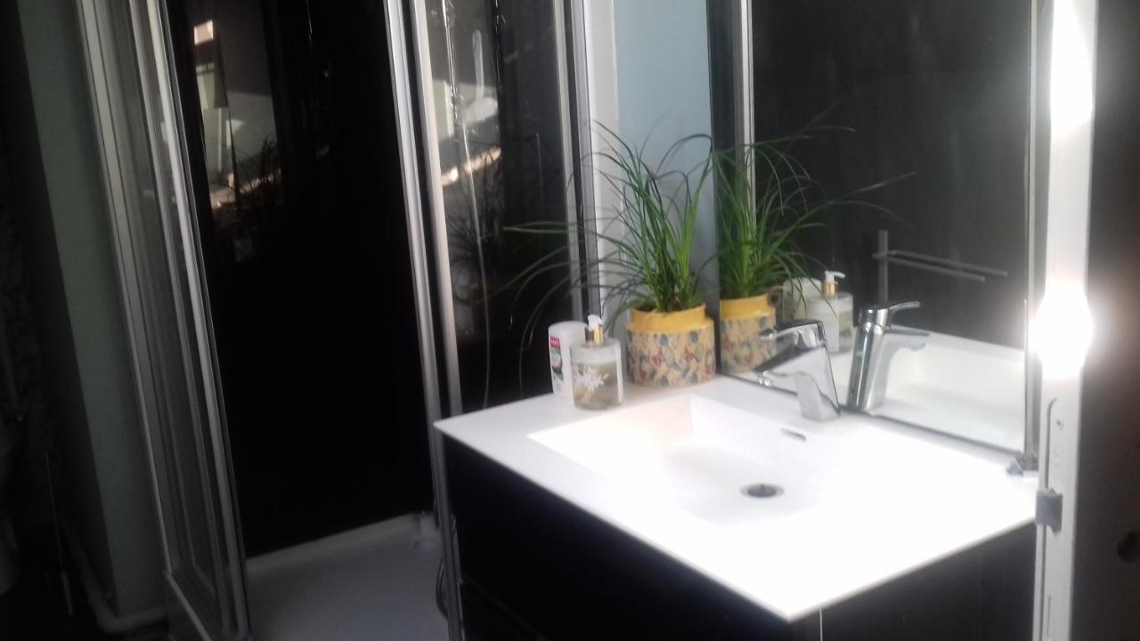 Chambre Dans Maison Privee Awoingt Exteriér fotografie
